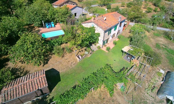 Lanciole House | Ciocche - Home for 5 People with Private Pool, Garden, surrounded by Nature