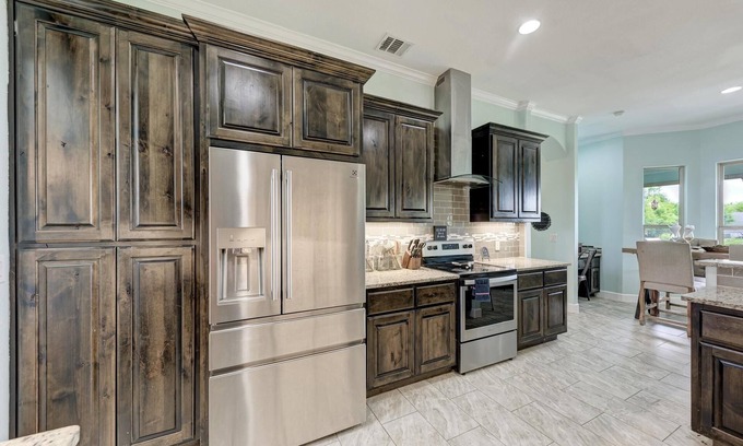 Del Valle House | Circuit of the Americas, Estate w/hot tub on 3/4 acre