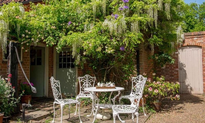 Saxmundham House | Cissys Cottage in a Nature Reserve, 7 minutes from Aldeburgh seafront