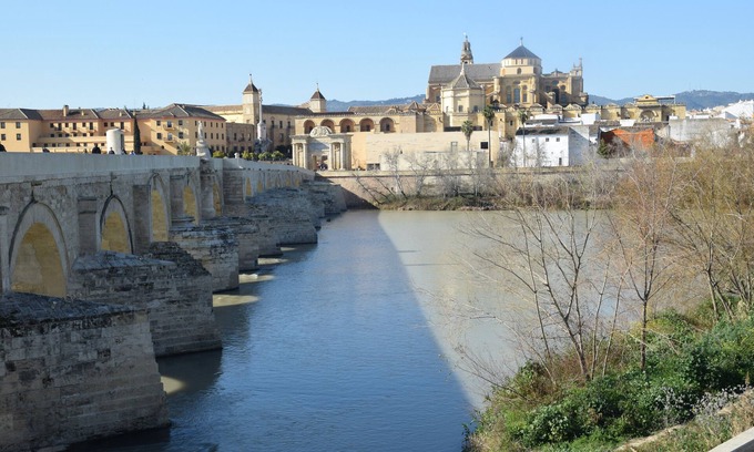 Cordoba Old City Apartment | City Center: Apartment in typical Cordovan House,200m Mosque, Balcony, Wif, PK