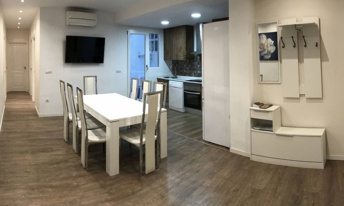 Barrio del Carmen Apartment | City center where Falla starts