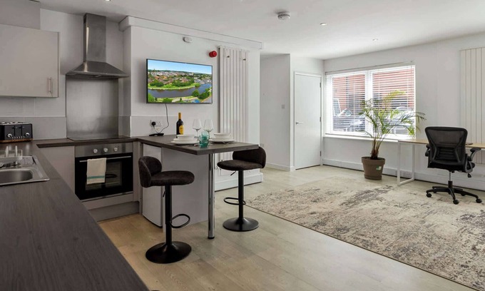 Exeter Apartment | City Heights Studio - Short Stays UK