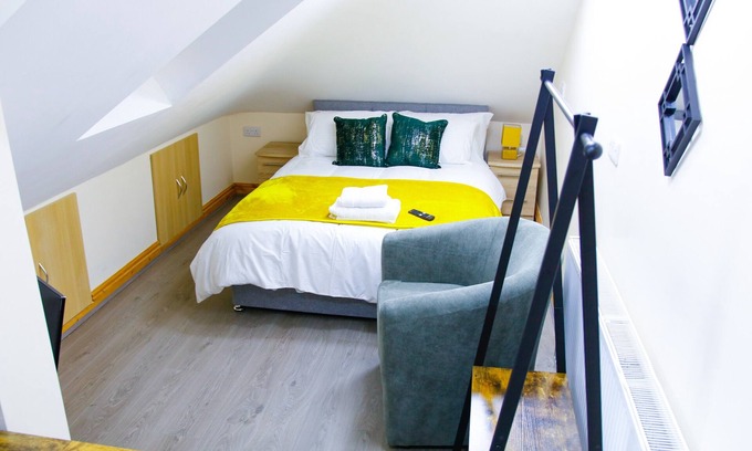 Edgbaston Apartment | City Road Birmingham Studio from Oofy - Studio 6