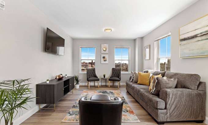 Newark Apartment | City Views 1BR Free-Parking- Close to NYC