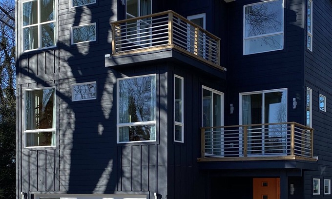 Charlotte House | City Views, Walk to BOA Stadium & City