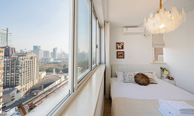 Downtown Shanghai Apartment | CityHome-3BRs 3Beds Nanjing Road