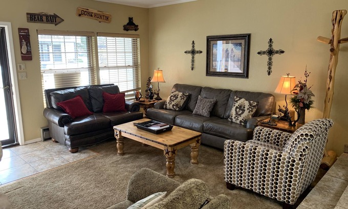 Red River Apartment | Claim Jumper #9 Townhouse with High Speed Wifi