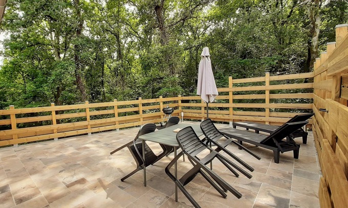 Cenac-et-Saint-Julien Apartment | Clairière. Studio Neuf, Grande Terrasse, Piscine, Avec Magnifique vue Forêt