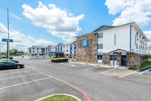 Shreveport Hotel | Clarion Pointe