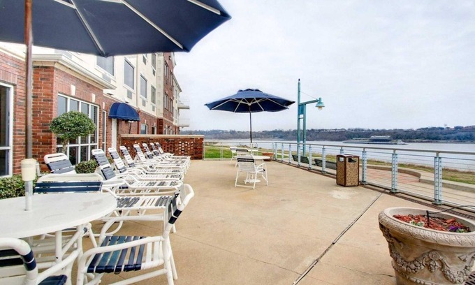 Vidalia Hotel | Clarion Suites