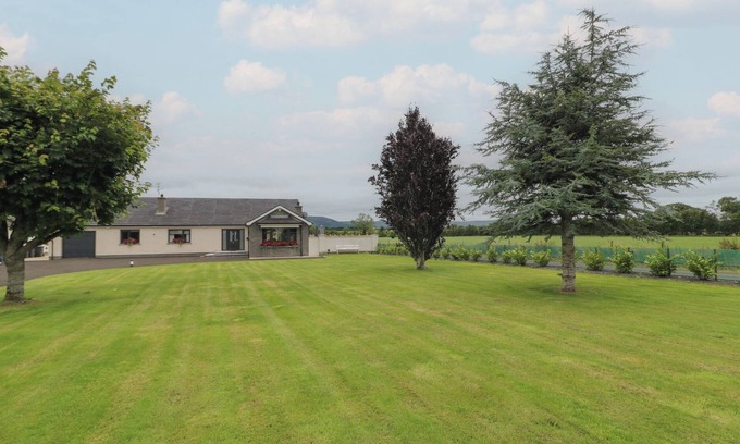 Limavady Cottage | CLARMES HOUSE, pet friendly, with a garden in Limavady