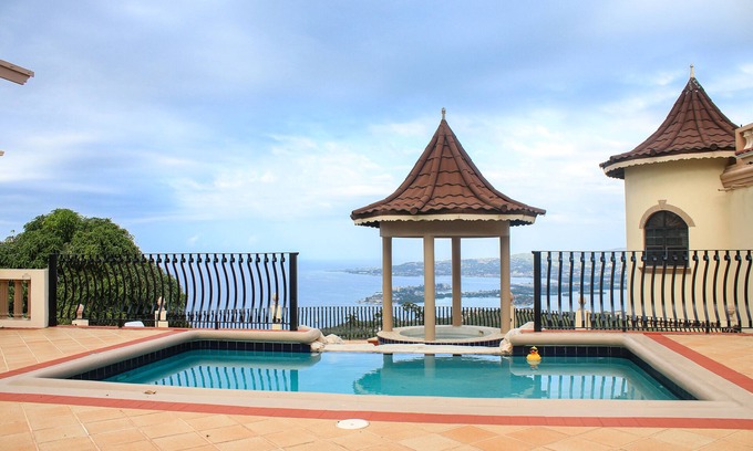 Reading House | Clarridge View Guest House