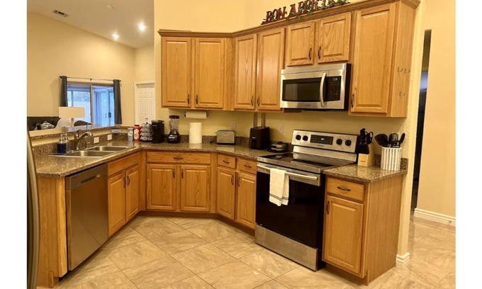 Eastside House | Classic 4BR Family Home w AZ ROOM