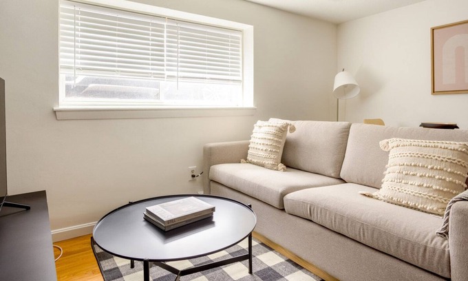 St. Elizabeth's Apartment | Classic Brighton 1BR nr Sutherland Rd Green Line, by Blueground