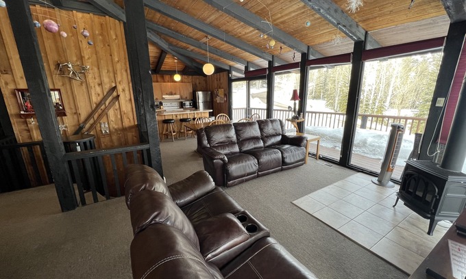 Snowmass Village Ski Chalet | Classic Chalet on free shuttle route-fireplace, hot tub and sauna.nn5 Bedrooms