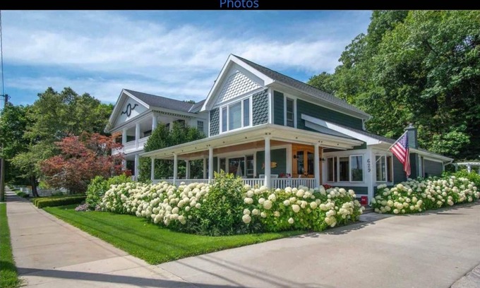 Harbor Springs House | Classic cottage in downtown Harbor Springs