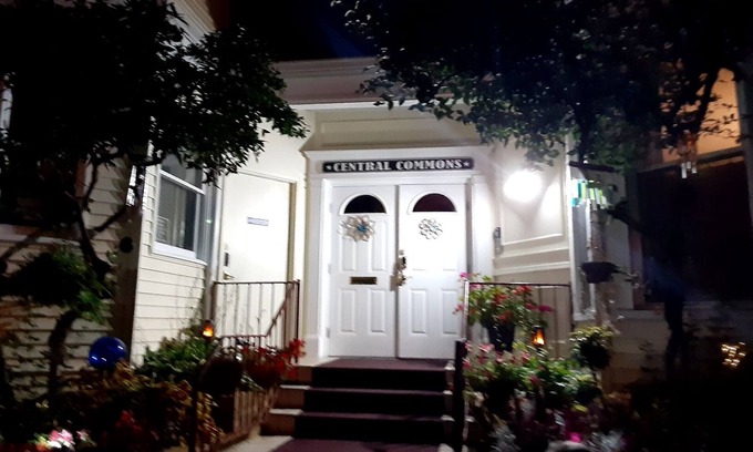 Sandusky House | ☆Classic Downtown Mansion☆ Shared Space with Private Suite