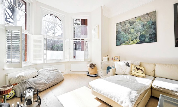 Earl's Court Apartment | Classic London: Three bedroom Family Home with Private Garden Space.