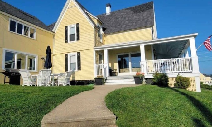 York Beach House | Classic ocean front cottage