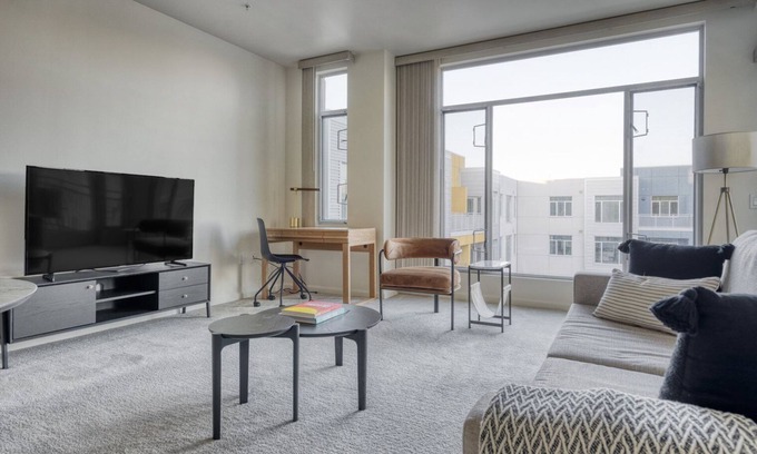 Evergreen Park Apartment | Classic Palo Alto 2BR w/W/D & Pool, walk to Pinterest, by Blueground
