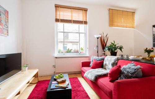 Warwick Apartment | Classic Two-Bedroom Apartment Pimlico