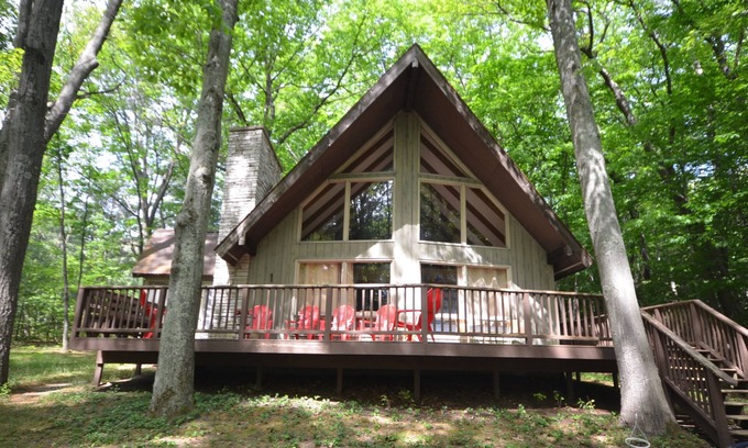 Glen Arbor House | Classic "up north" Big Glen cottage nestled by trees. Pet friendly.