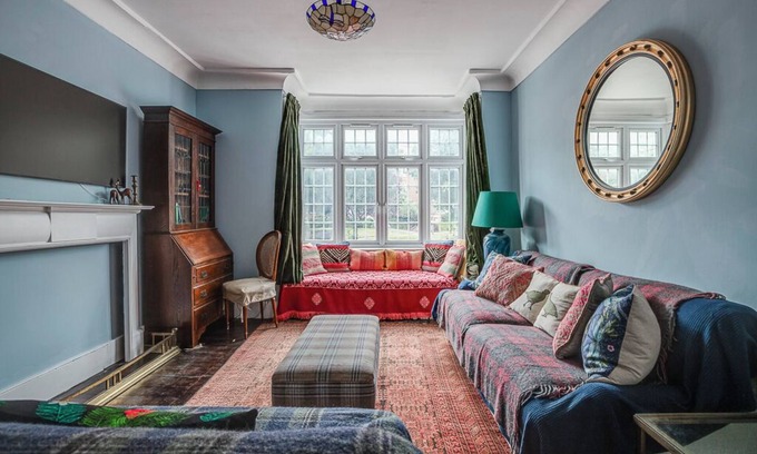 West Hill House | Classic Victorian House & Garden, 25 mins from Central Museums