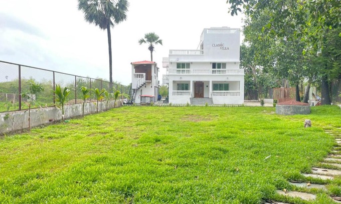 Palghar House | Classic Villa