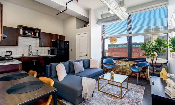 Downtown Kansas City Apartment | Classy 2BR Near Arrowhd & TMobile Parking, Rooftop