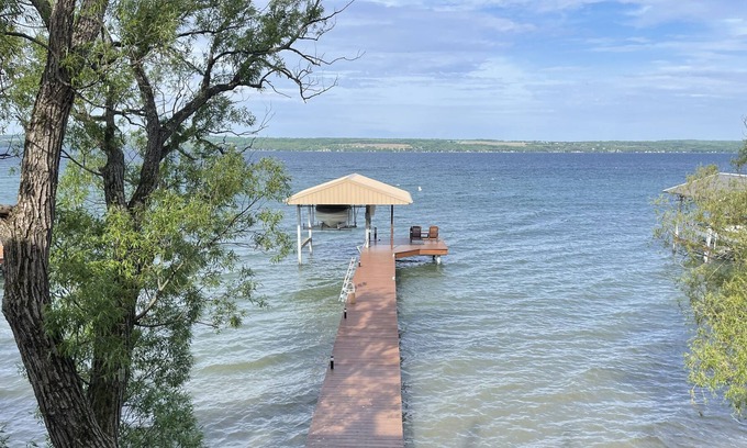 Romulus Apartment | CLASSY & ECONOMICAL lower 2BR unit at lakeside on SENECA’s EASTSIDE