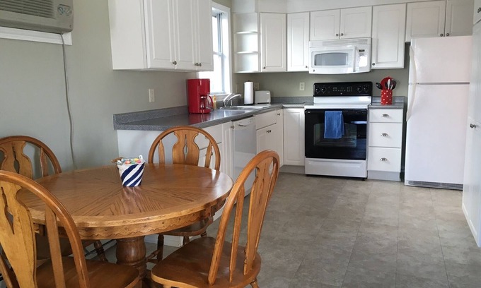 Hampton House | Clean and comfortable!