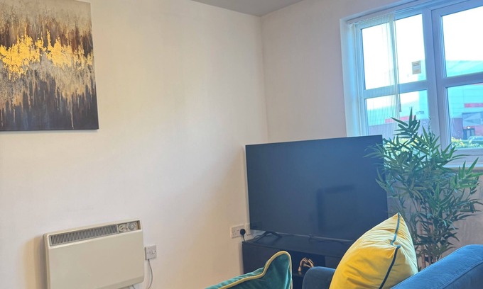 Manchester Apartment | Clean and Stylish 2BR Apt near Etihad & Co-op live arena in Manchester.