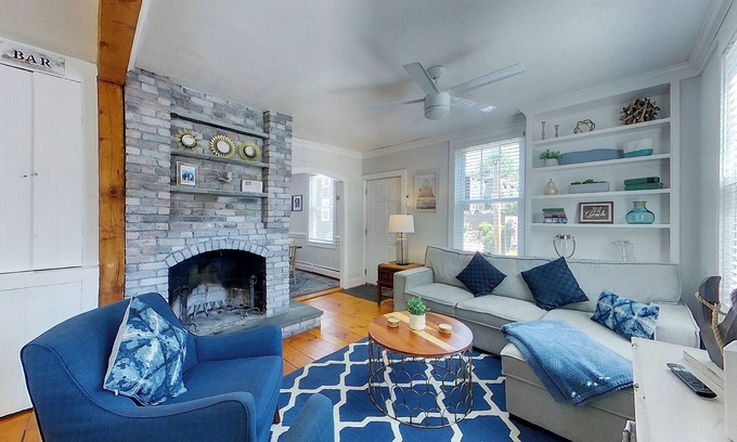 Off Broadway Cottage | Clean & Bright historic cottage steps from the Broadway Restaurant District!