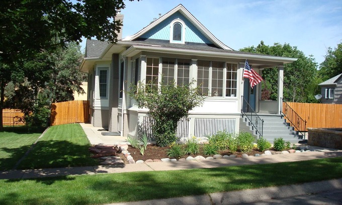 Glenwood Springs House | Clean comfortable Victorian house with central air conditioning
