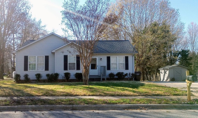 High Point House | Clean Comfy Cottage - Near Downtown High Point Furniture Market, Hospitals & HPU