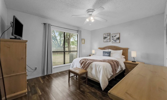 Euless House | Clean & Cozy 2BD/2BA Plus Office - Great Location!