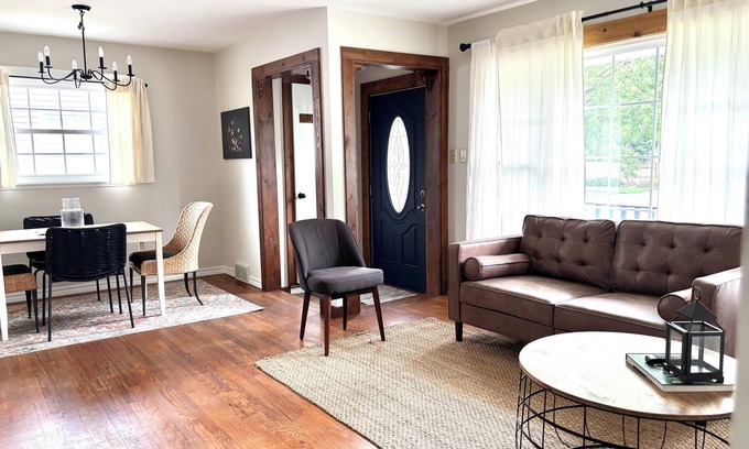 Ypsilanti House | Clean, Cozy & Central - EMU + 10 mins to Ann Arbor