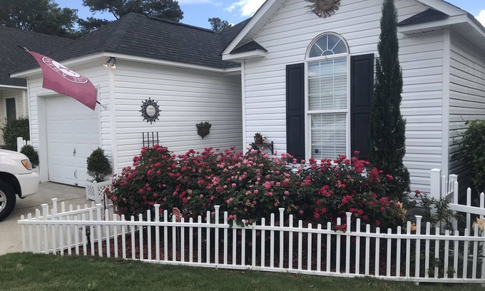 Evans House | Clean Cozy Cottage Ideally Located