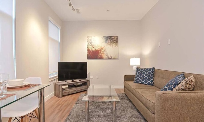 Central-Maverick Square - Paris Street House | Clean + Modern Studio | Full Kitchen | Travel Nurse Friendly | by GLS