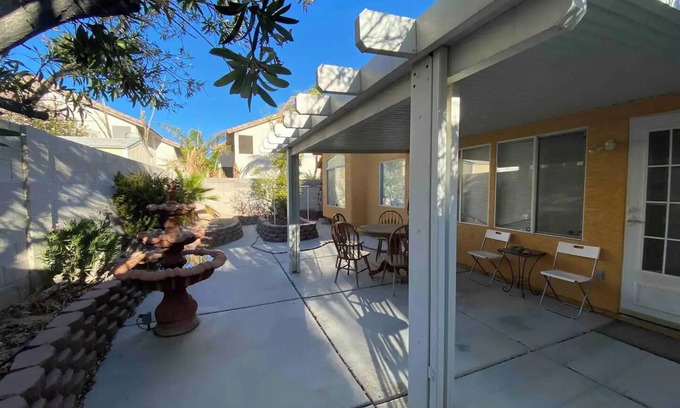 Spring Valley House | Clean n’ simple BnB, just 7 mins to The Strip!