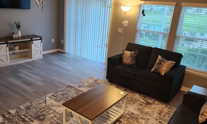 Northside House | Clean, nice and neat townhome near Airport and River City shopping center.