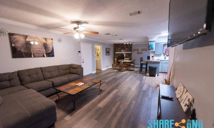 Little Rock House | Clean, Pet Friendly, Travel Nurse, Remote Work Home w/Garage - Tesla Charger