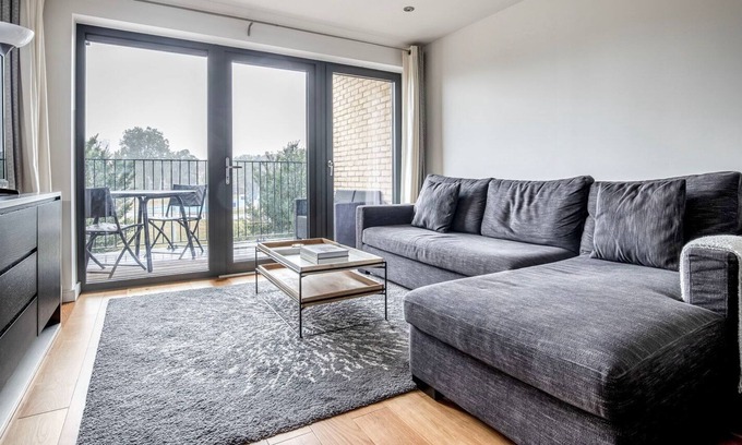 Vassall Apartment | Clean Stockwell 1BR w/ Balcony, nr Park & Oval Station, by Blueground