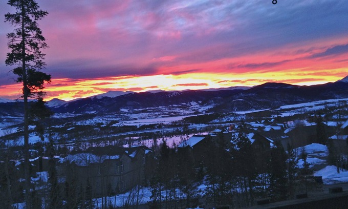 Wildernest Condo | Clean with awesome views. Great for familys ,Sleeps 8