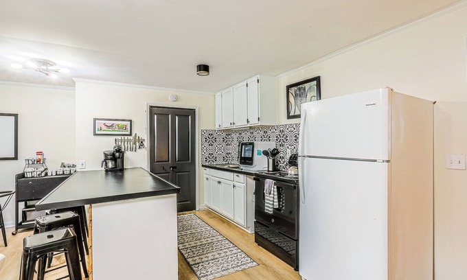 Natchitoches Apartment | "Clementine at The 403" Historic District Apartment Walkable to Downtown