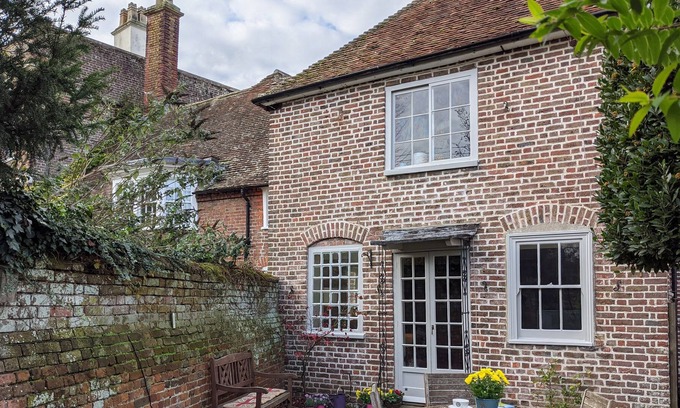 Isle of Thanet Cottage | CLEVE LODGE, family friendly, character holiday cottage in Minster