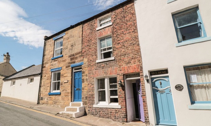 Staithes House | CLEVELYN, pet friendly, character holiday cottage in Staithes