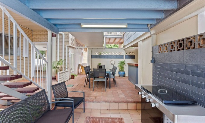Newtown Hotel | Clifford Park Holiday Motor Inn