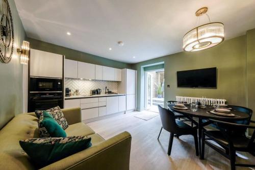 Clifton Apartment | Clifton 32 - Garden Flat with Hot Tub - Hopewell
