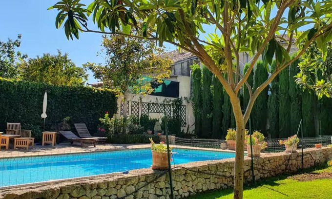 Peyrolles-en-Provence House | Clos Eugénie, family home with swimming pool!